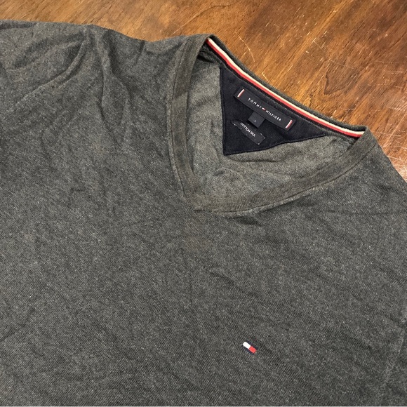 Tommy Hilfiger Sz L Mens Knit Sweater Grey Logo V-Neck Pullover Jumper - Picture 2 of 14